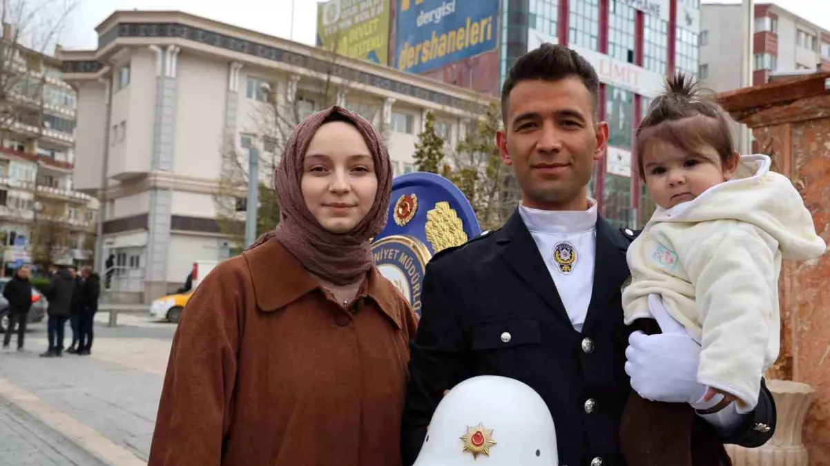 Kırşehir\'de 9 Aylık Beren Bebek Polis Töreninde Gözde Oldu