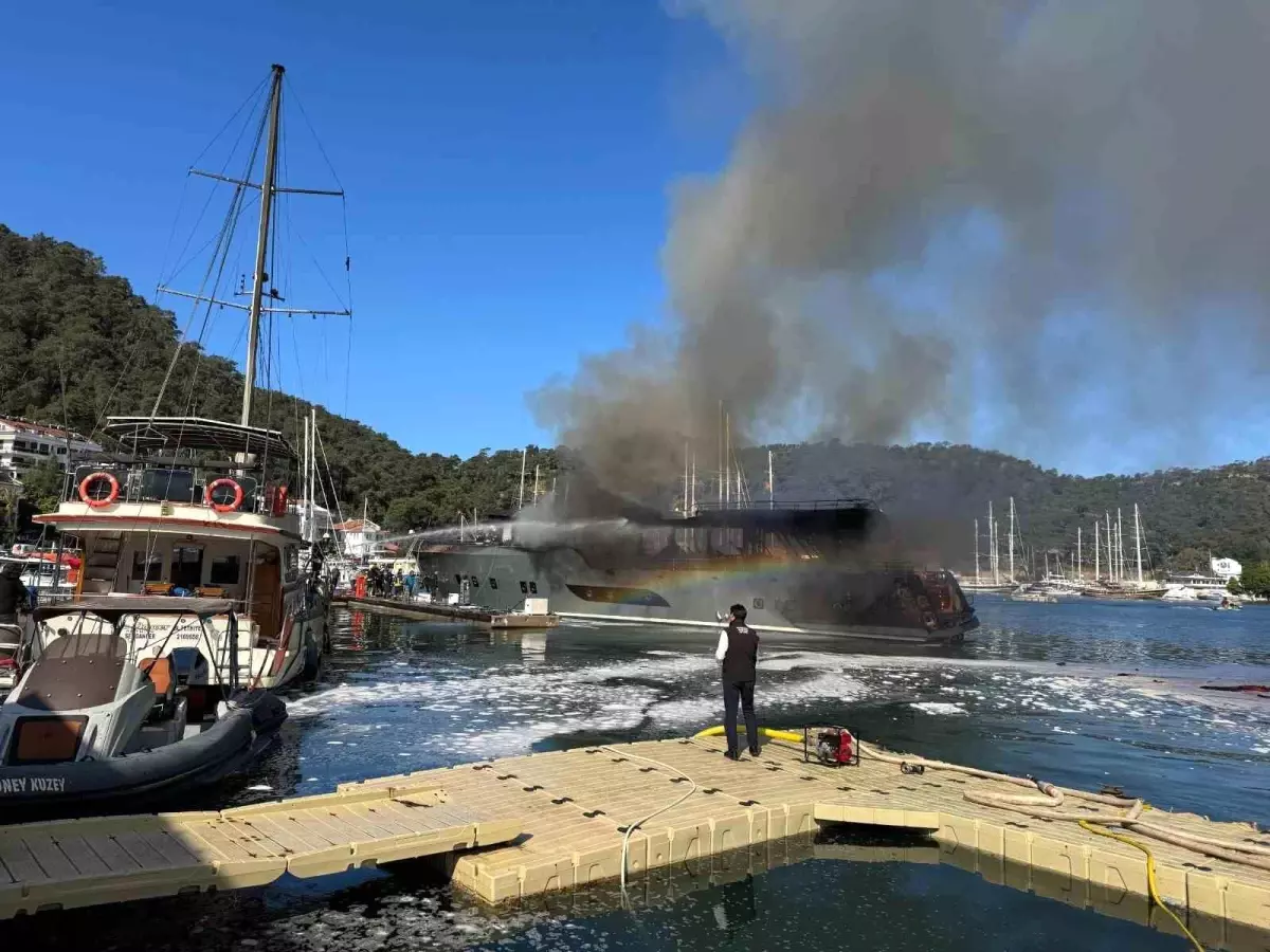 Fethiye\'de Marinada Yangın: 4 Tekne Zarar Gördü