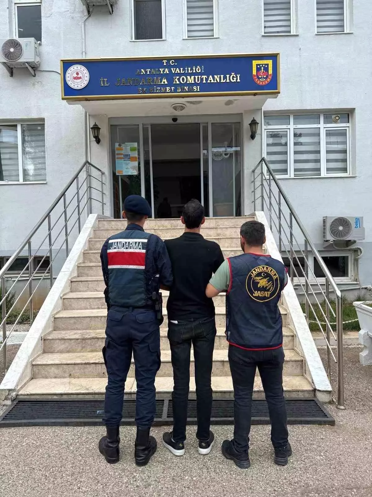 Antalya\'da 279 Aranan Şahıs Yakalandı