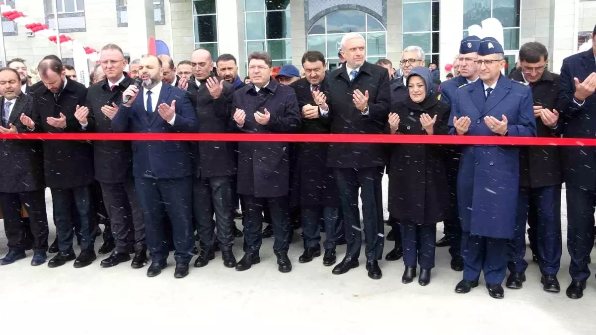 Kütahya\'da Yeni Adalet Sarayı Açıldı