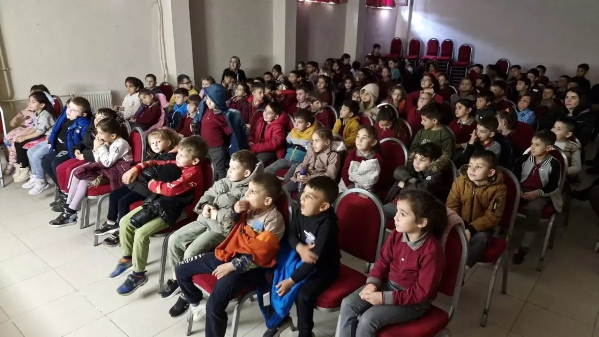 Sakarya\'da \'Bir Hikaye Bin Neşe\' Projesi Çocukların Mutluluğunu Artırıyor
