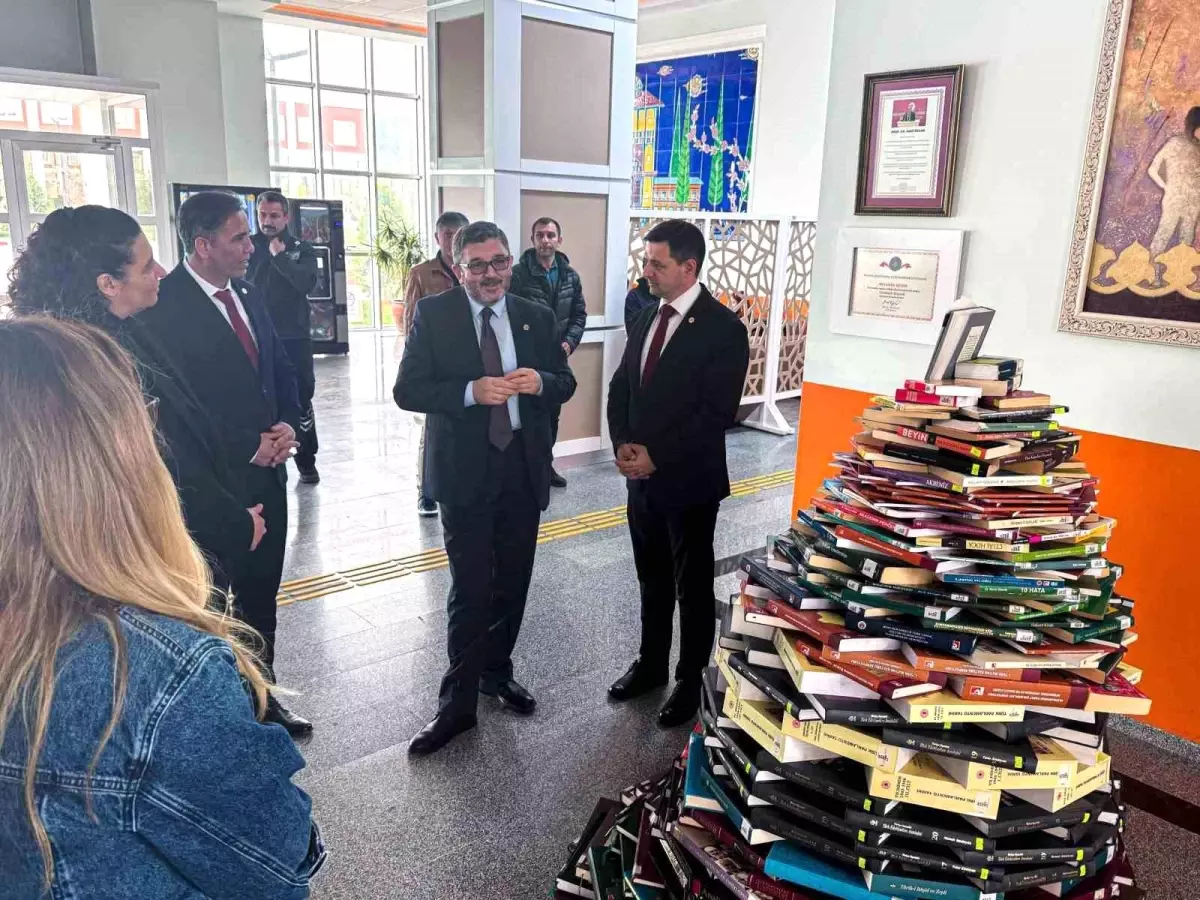 Kütüphane Haftası\'nda Rektör Ziyareti