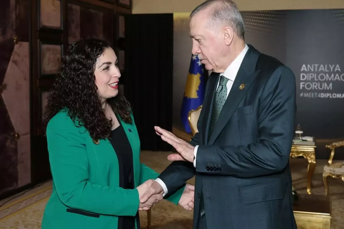 Cumhurbaşkanı Erdoğan\'dan Kosovalı mevkidaşına tatlı sert fırça: Bir öğreniyorsun, bir unutuyorsun