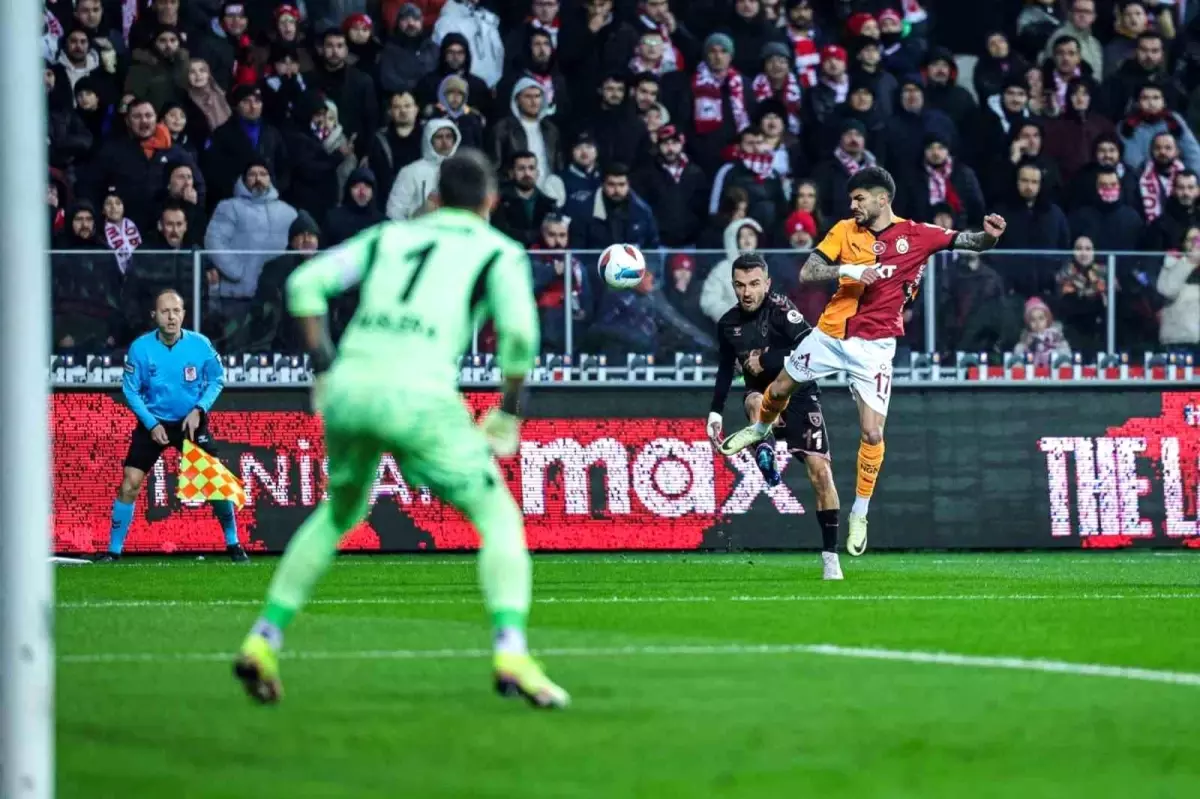 Galatasaray, Samsunspor\'u 2-0 Geçti