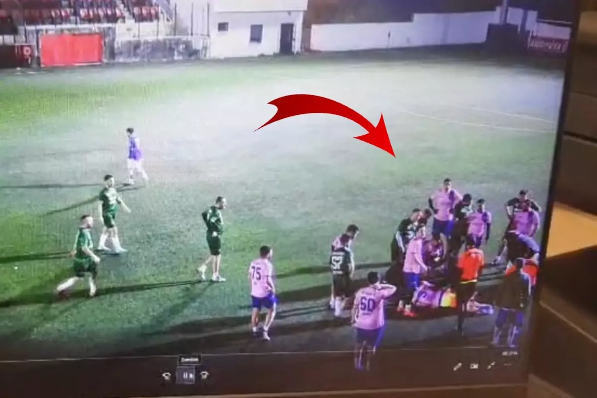 Halı sahada maç yaparken aniden fenalaşarak hayatını kaybetti