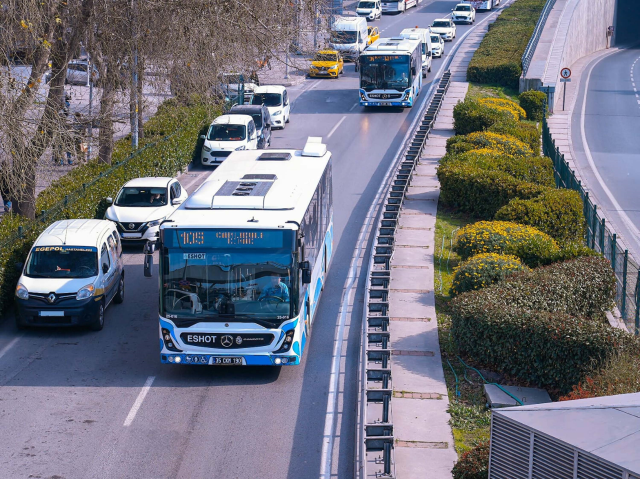 İzmir'de toplu ulaşıma zam geldi