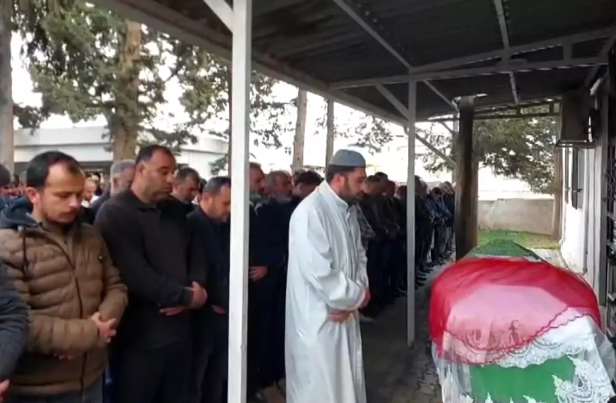 Nizip\'te Genç Kızın Ölümü ve Dikkat Çeken Cenaze