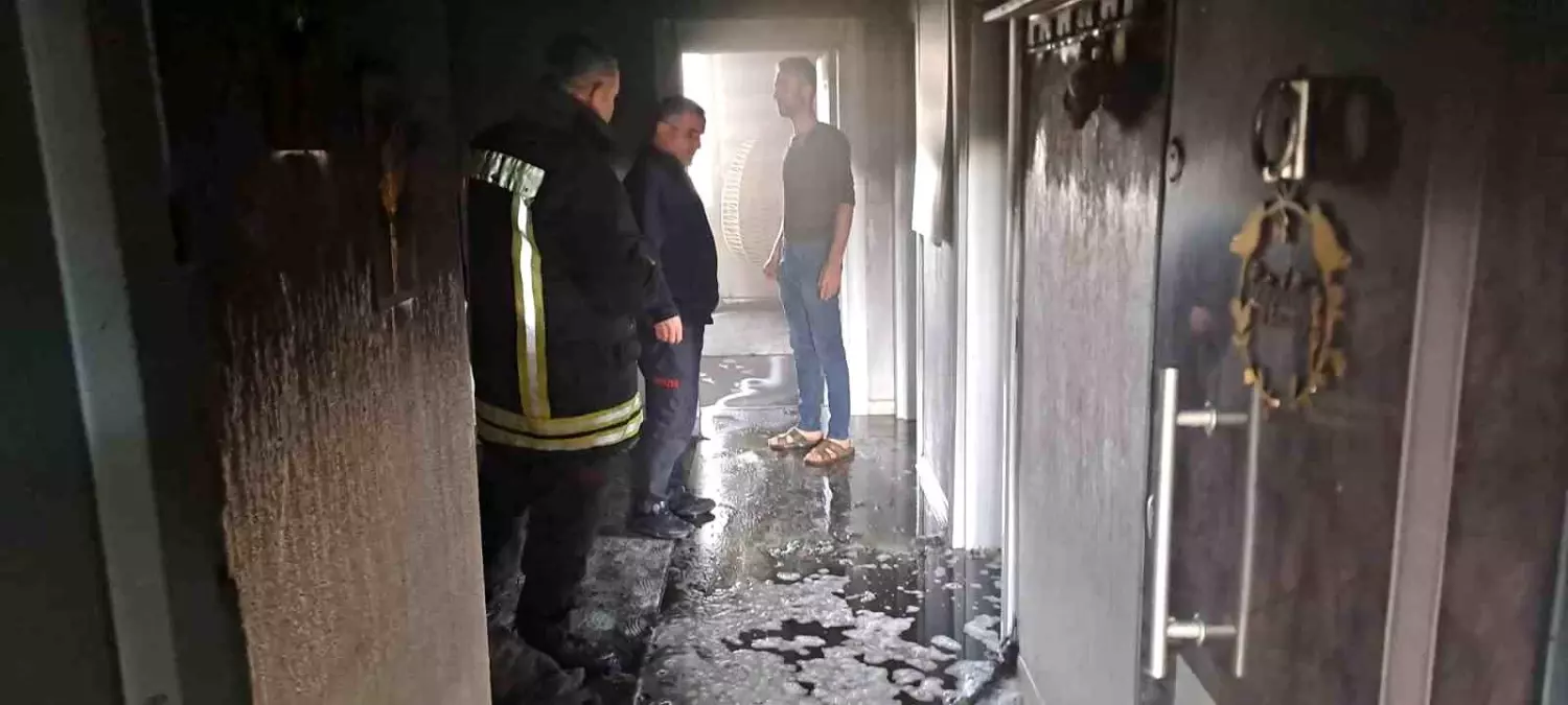 Muş\'ta Köy Evinde Yangın Çıktı