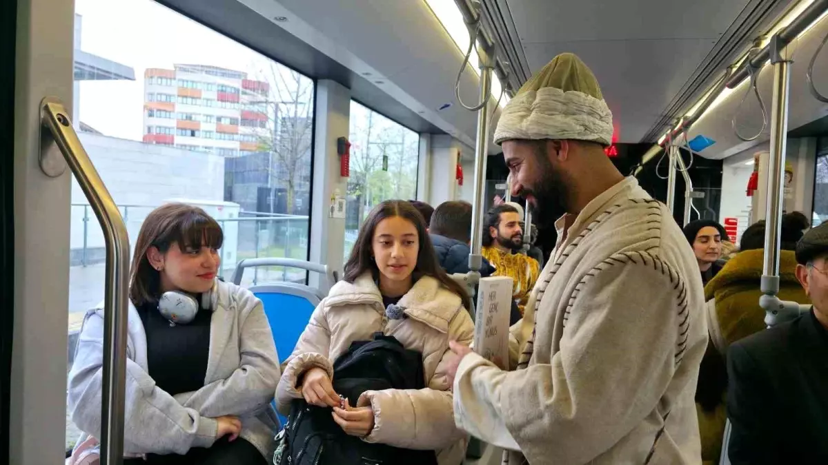 Kocaeli\'de Edebi Karakterler Sokaklarda
