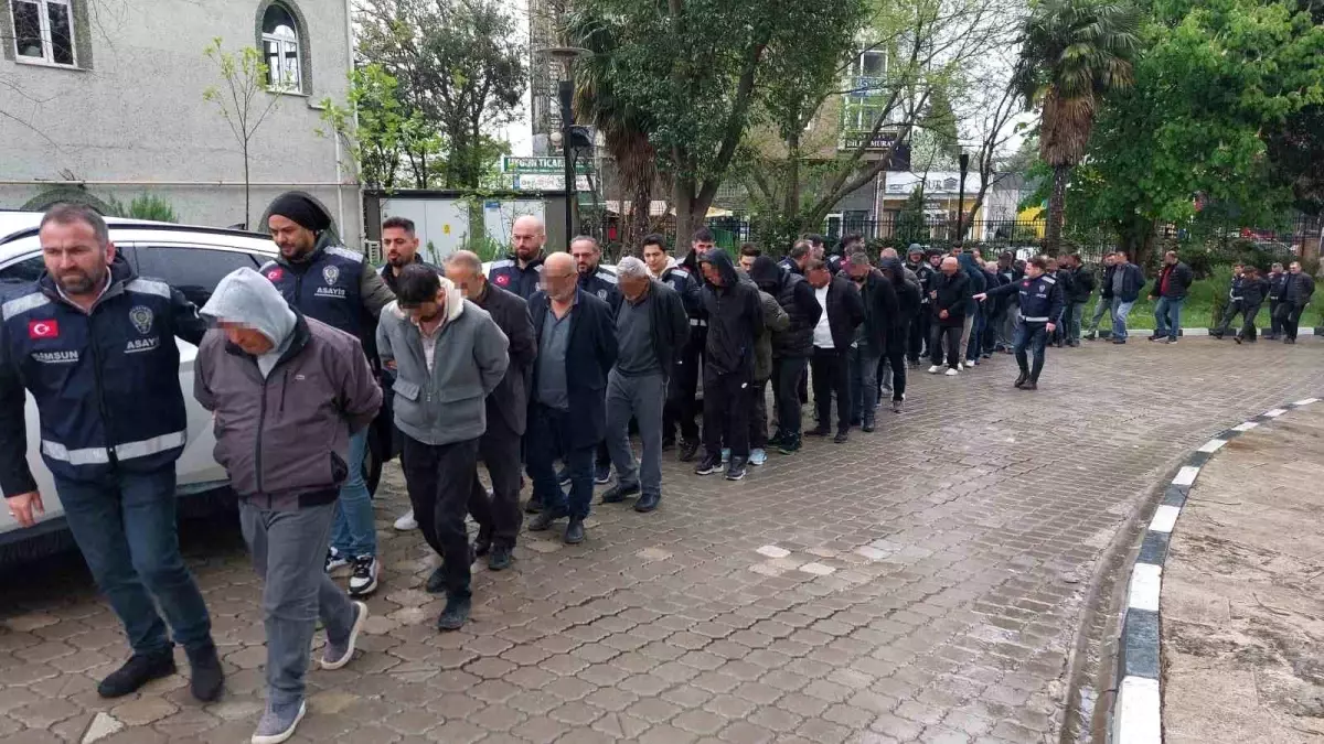 Samsun\'da Change Operasyonu: 30 Gözaltı Adliyeye Sevk Edildi