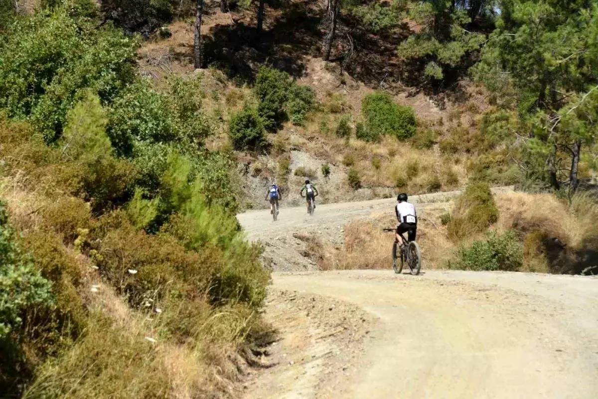 Yunusemre\'de Uluslararası Dağ Bisikleti Yarışı Heyecanı