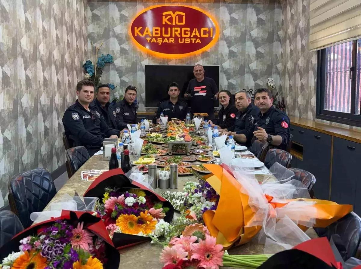 Kebapçıdan Polislere Şaşırtan Kutlama