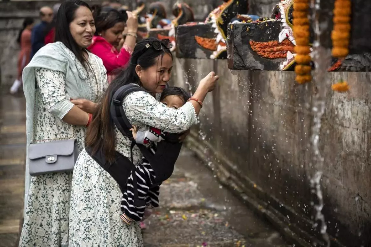 Nepal\'de Baishak Asnan Festivali Coşkusu