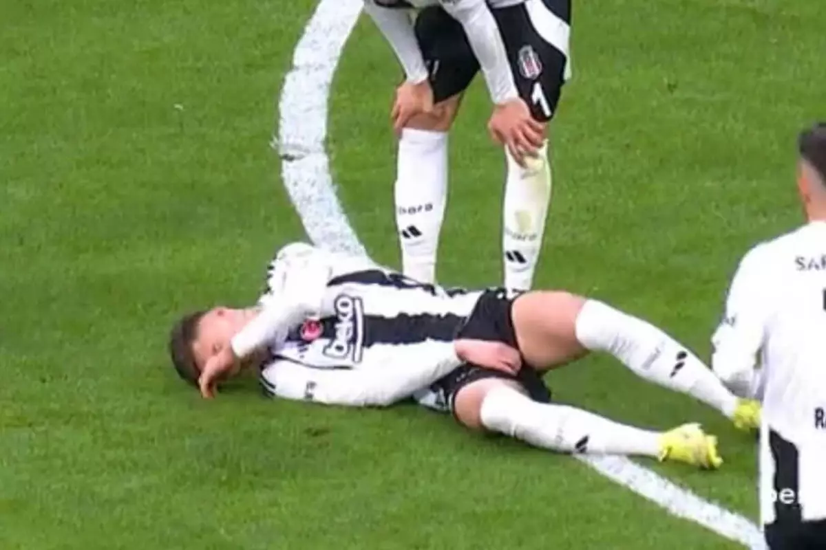 Anında kendini yere bıraktı! Beşiktaş\'ta akılalmaz sakatlık