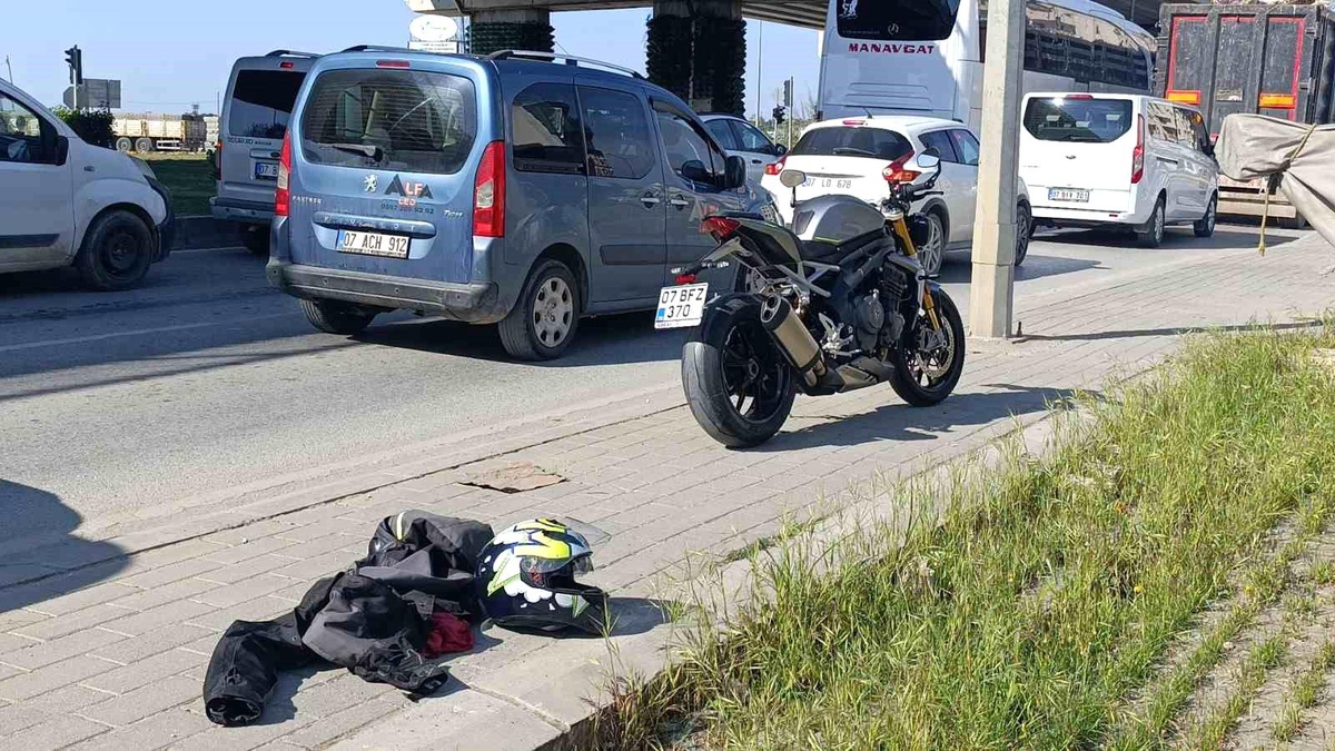 Antalya\'da Motosiklet Yaya Çarptı