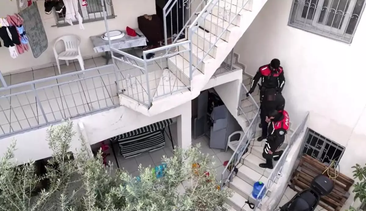 İzmir\'de Şafak Operasyonu: 143 Şüpheli Yakalandı