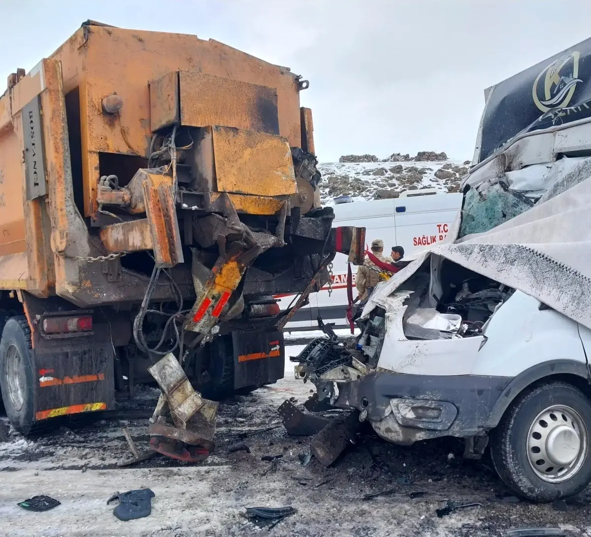 Kars\'ta Kamyonet Kazası: 1 Ölü, 2 Yaralı