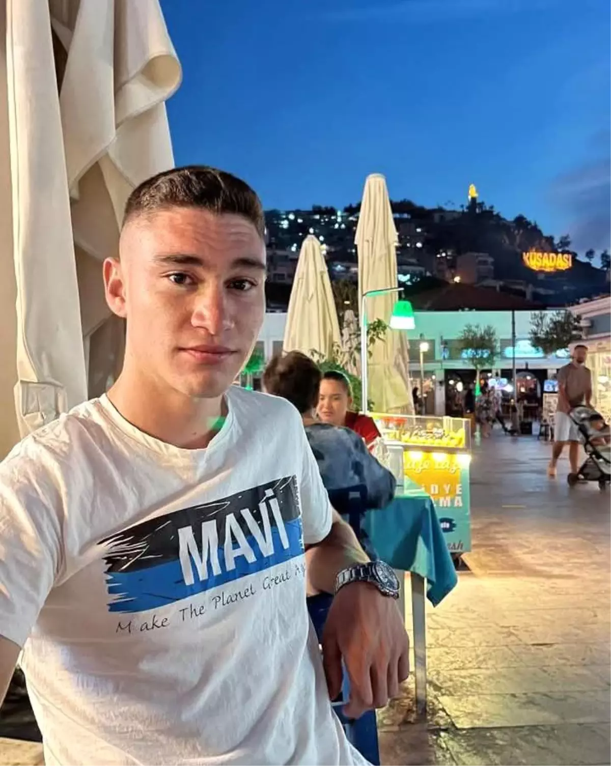 İzmir\'de Trafik Kazası: İki Kuzen Hayatını Kaybetti