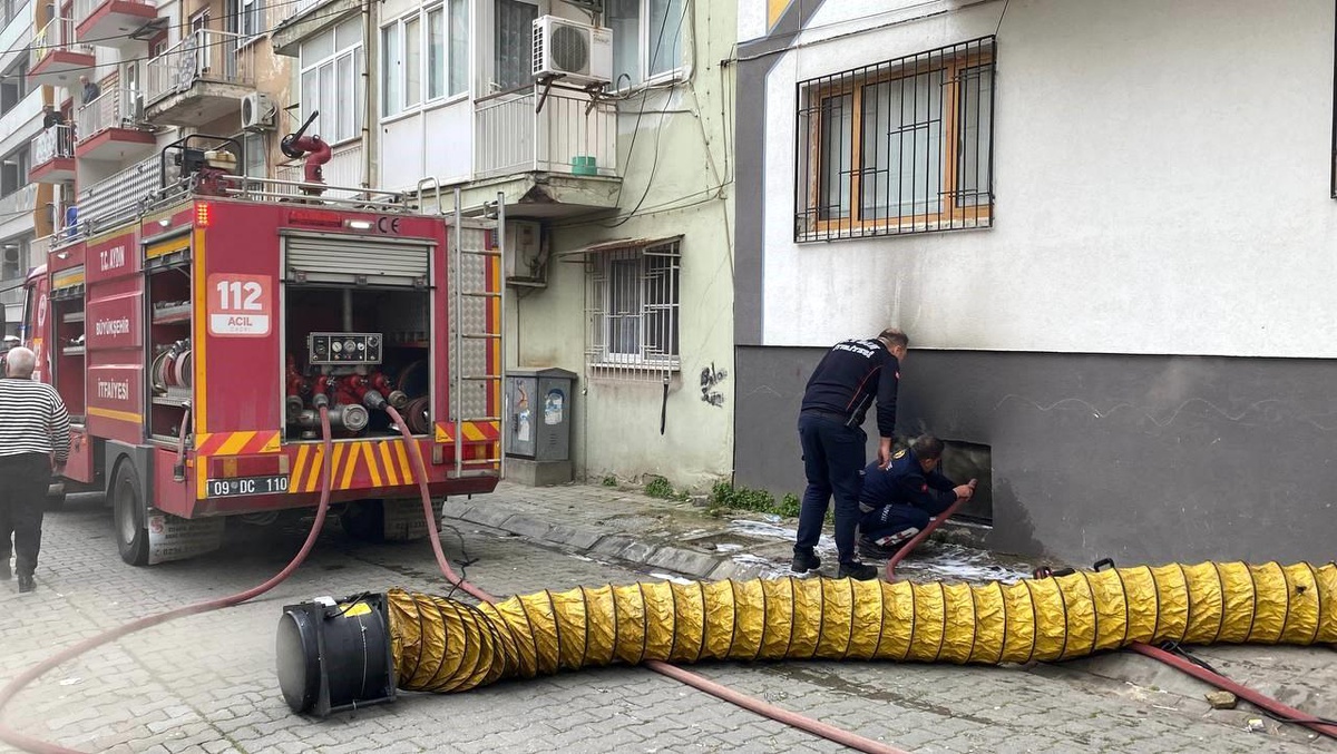 Aydın\'da Yangın: Mahsur Kalanlar Kurtarıldı
