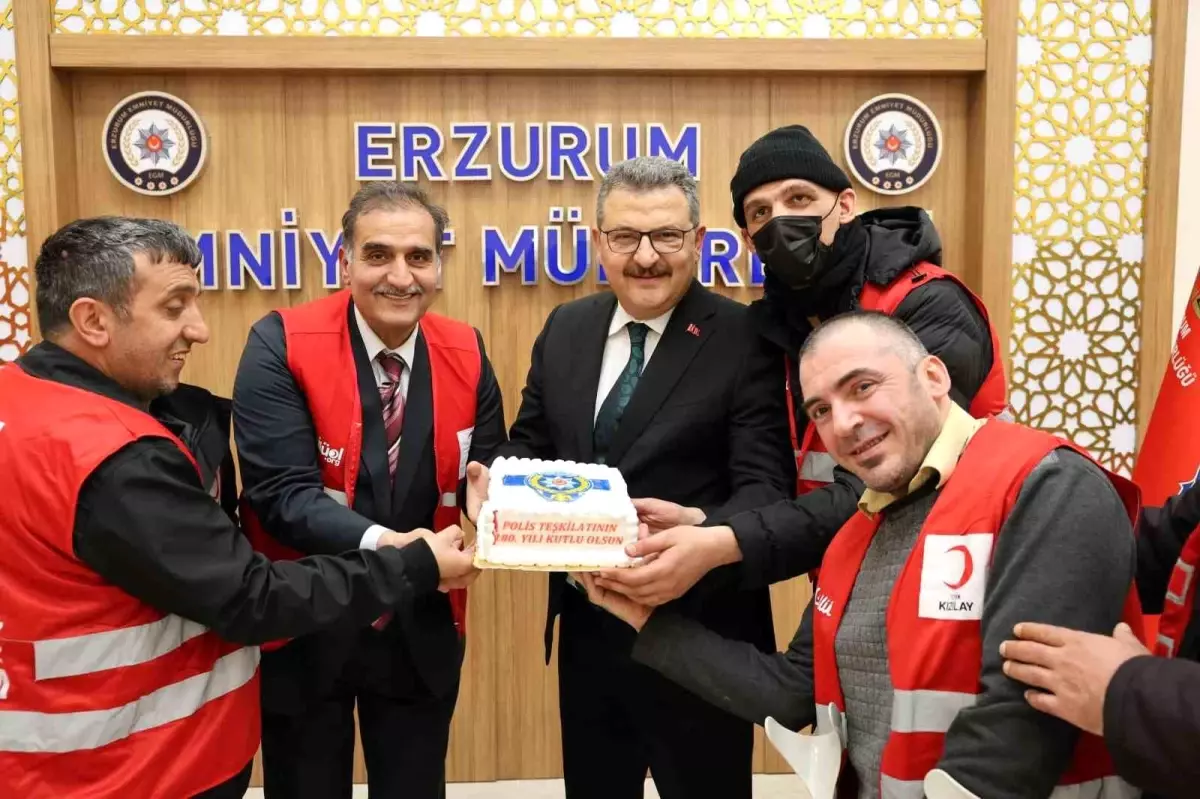 Kızılay\'dan Polislere Anlamlı Ziyaret