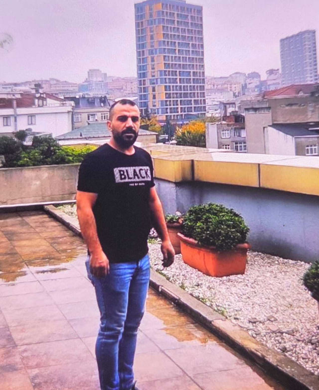 Esenler'de sokak ortasında eşini bıçakladı, kendine zarar verdi