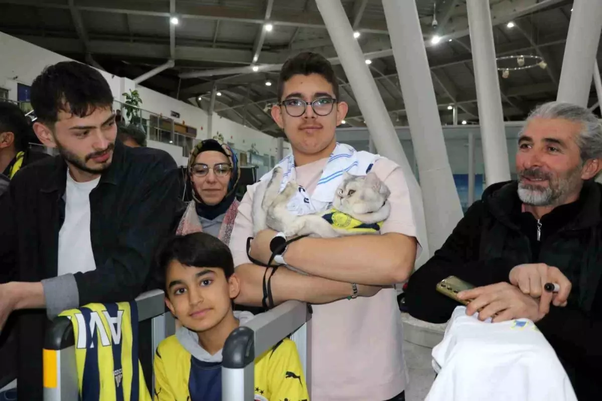 Fenerbahçe Sivas\'ta Coşkuyla Karşılandı