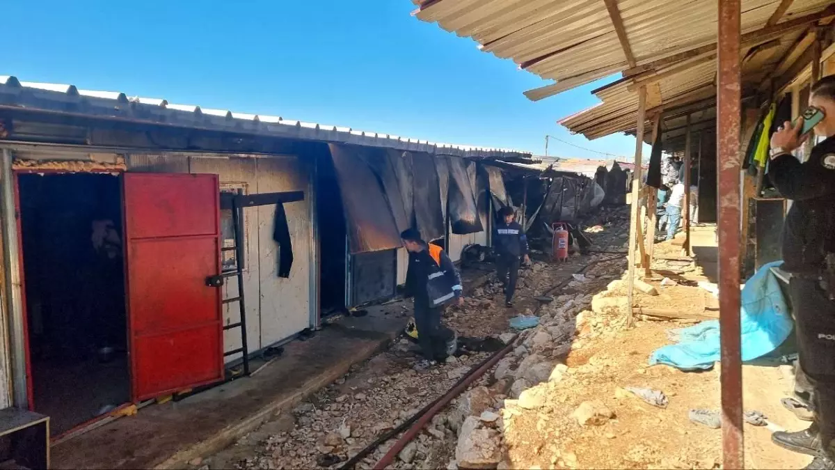 Kozan\'da İşçilerin Kaldığı Konteynerde Yangın