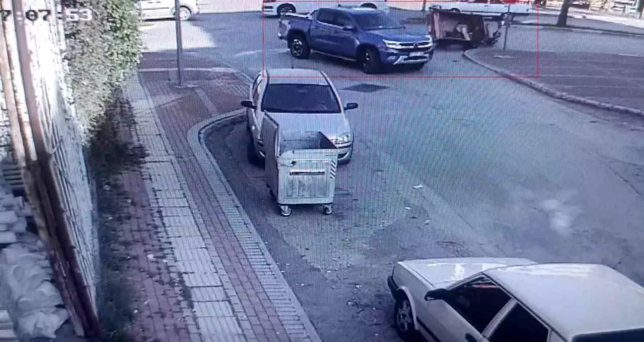 Antalya\'da Motosiklet Kazası: Sürücü Yaralı