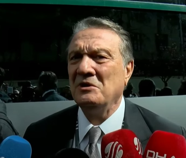 Kürsüde yumruklu saldırıya uğrayan Hasan Arat'tan ilk sözler: Arkadan saldırmaya ne denir?