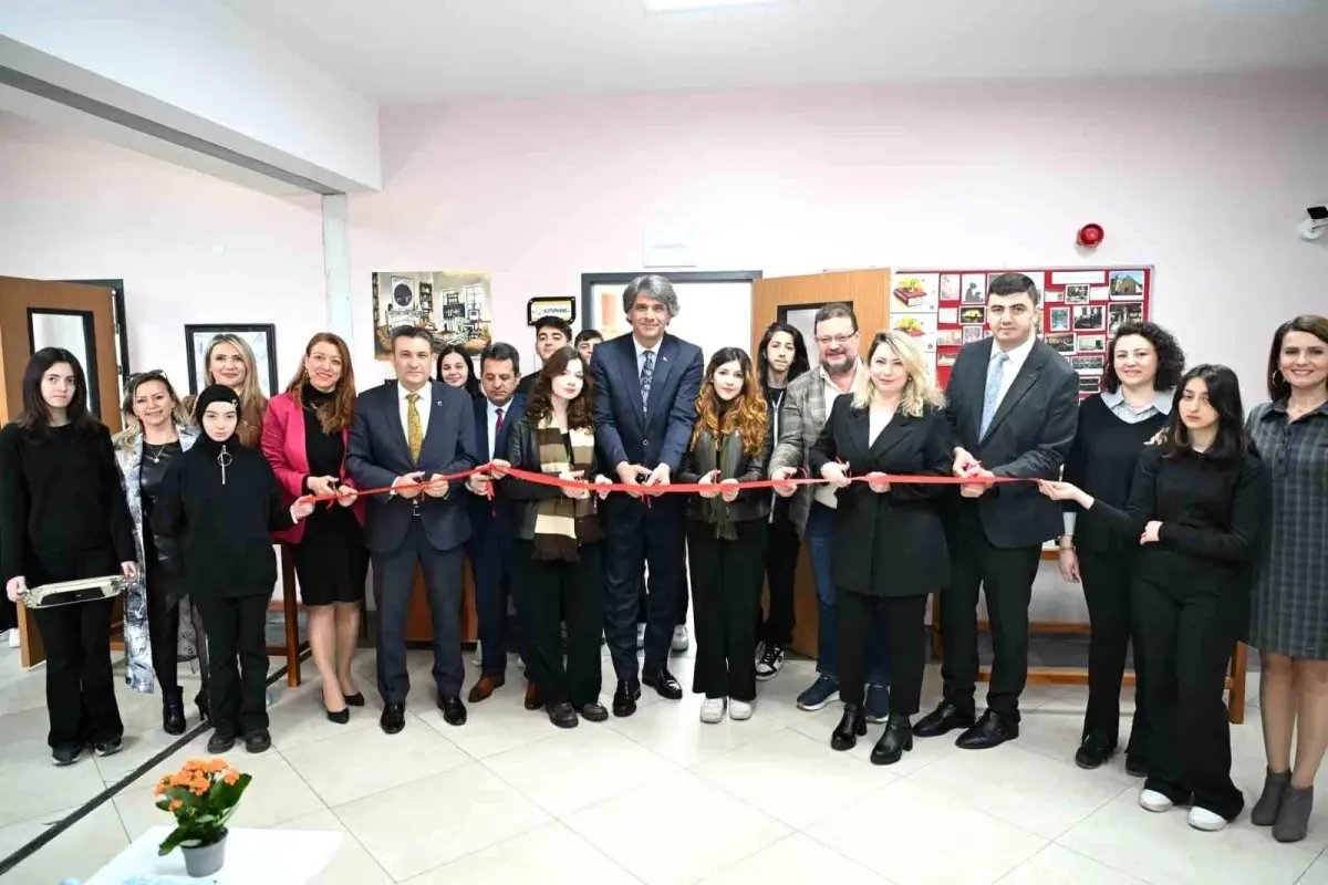 Kocaeli Güzel Sanatlar Lisesi\'nde Enver Ercan Kütüphanesi Açıldı