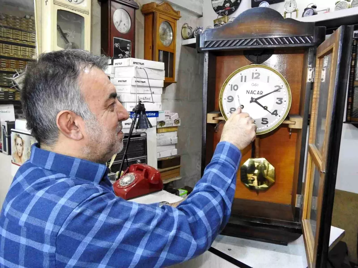 Baba Mesleği Saat Tamirciliği Yaşatılıyor