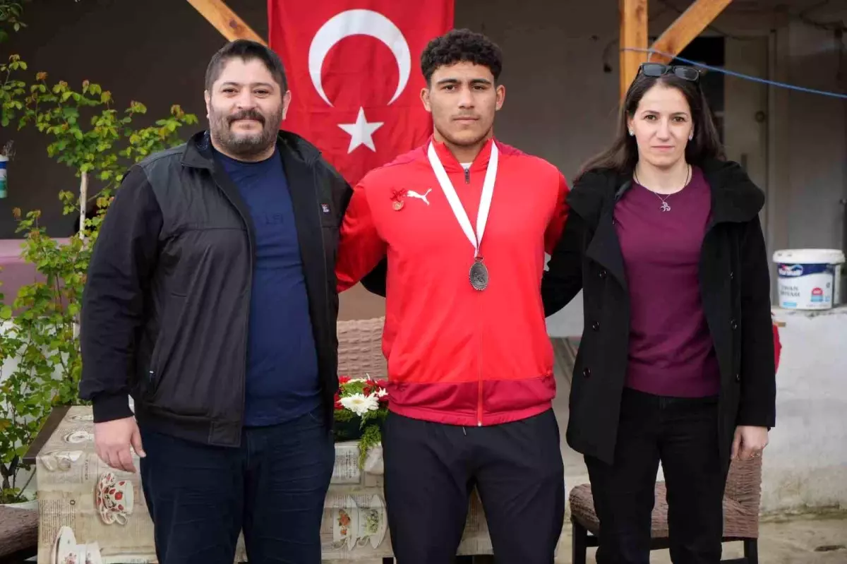 Edirneli Teyfik Gülter, U17 Türkiye Güreş Şampiyonası\'nda İkincilik Elde Etti