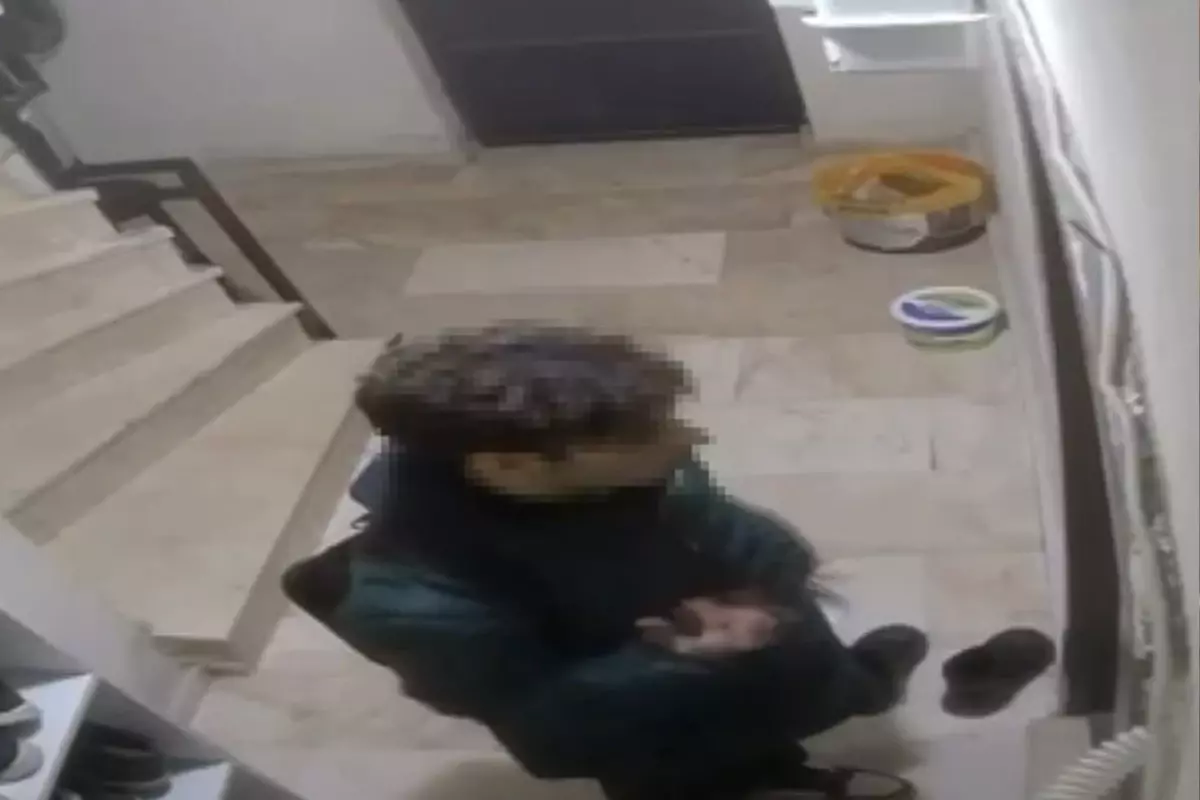 17 yaşındaki saldırgan sevgilisini bıçakladığı, annesini öldürdüğü eve böyle girmiş