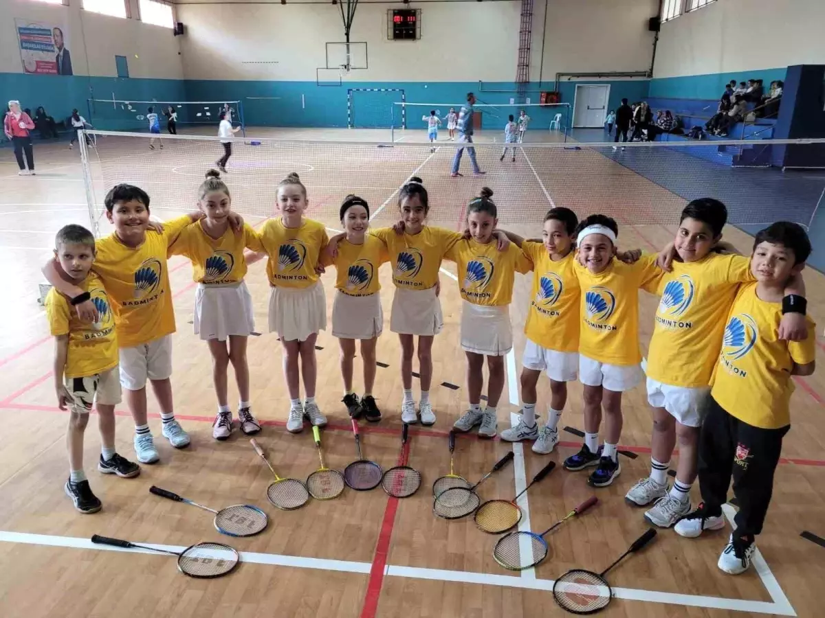 Manisa\'da Badminton İl Birinciliği Heyecanı