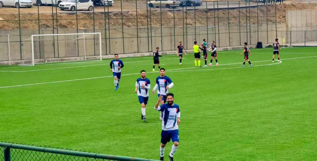 Başkalespor, Özalp Gençlikspor\'u 1-0 Yenerek Şampiyonluk Mücadelesini Sürdürdü