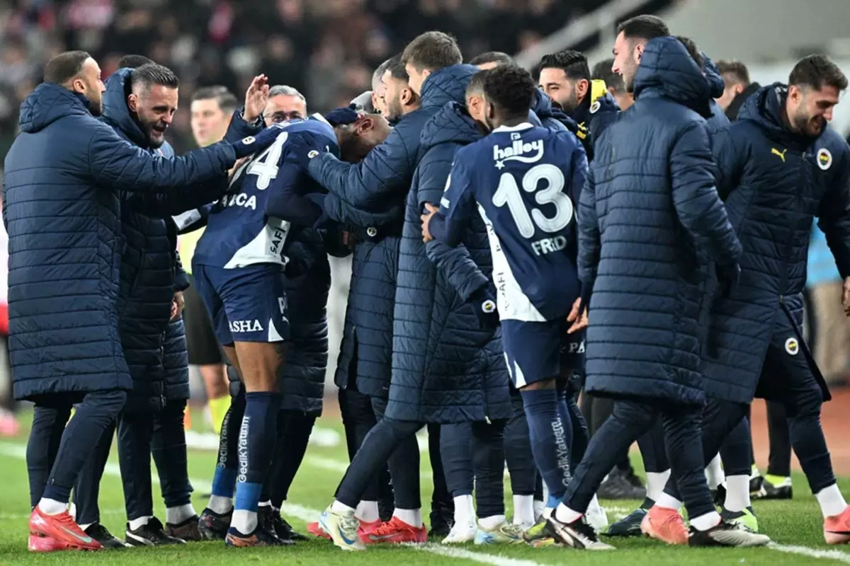 Fenerbahçe, Sivasspor\'u 3-1 mağlup etti