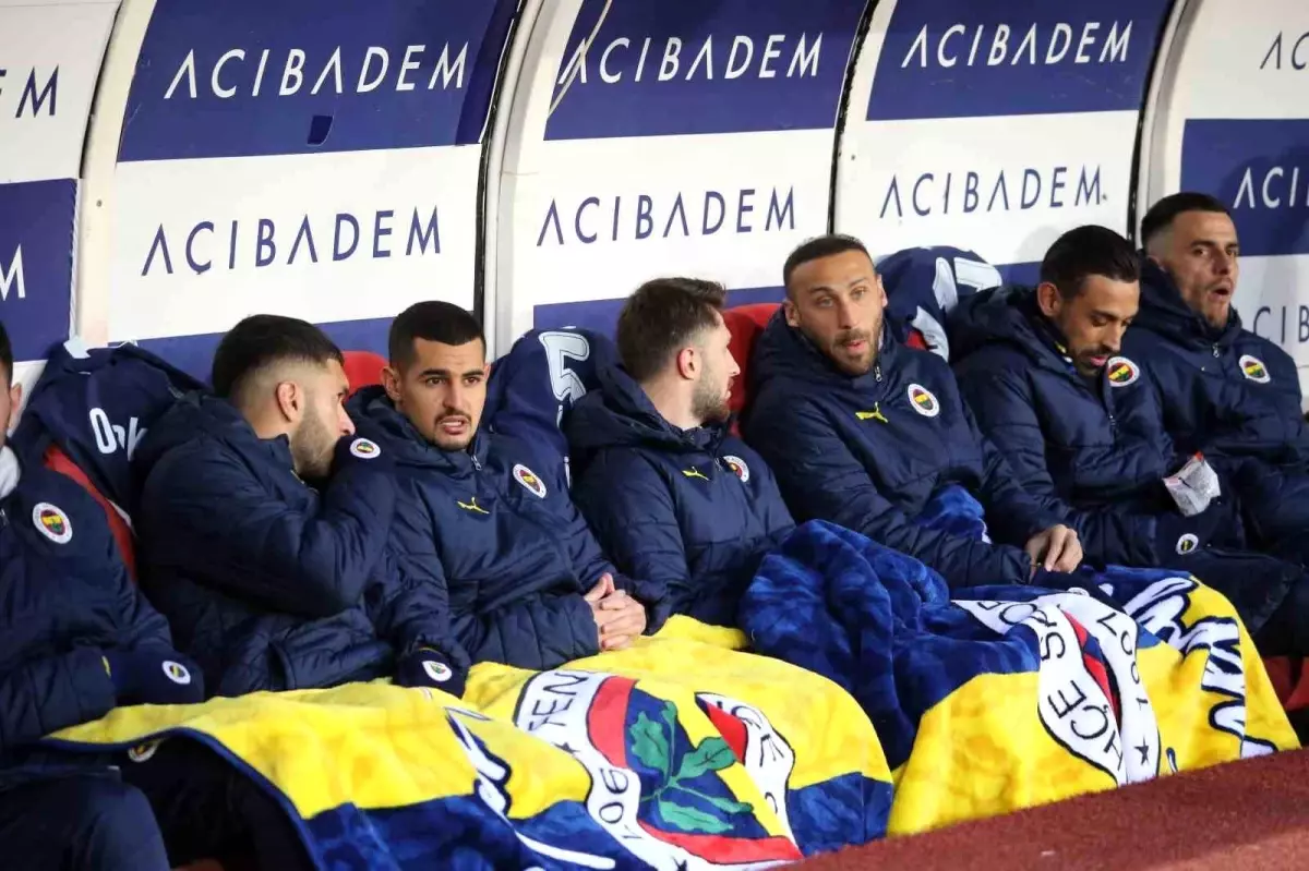 Fenerbahçe Yedekleri Soğukta Zor Anlar Yaşadı