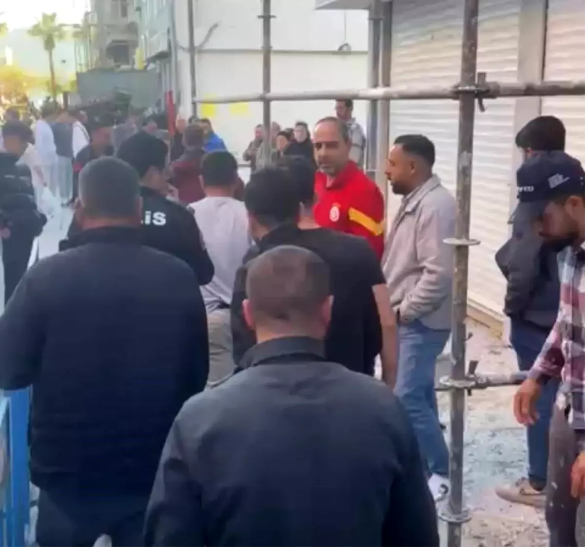 Marmaris\'te İşçi İskeleden Düştü