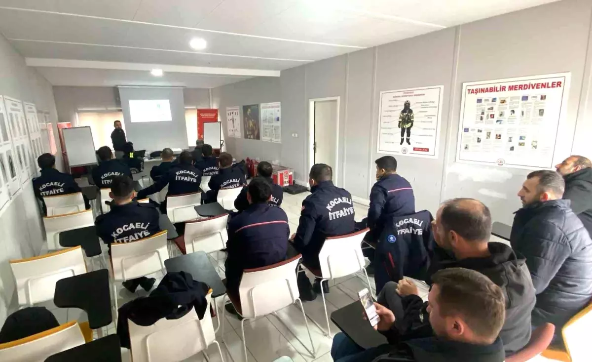 Büyükşehir İtfaiyesi\'nden Yeni Personele Asansör Kurtarma Eğitimi