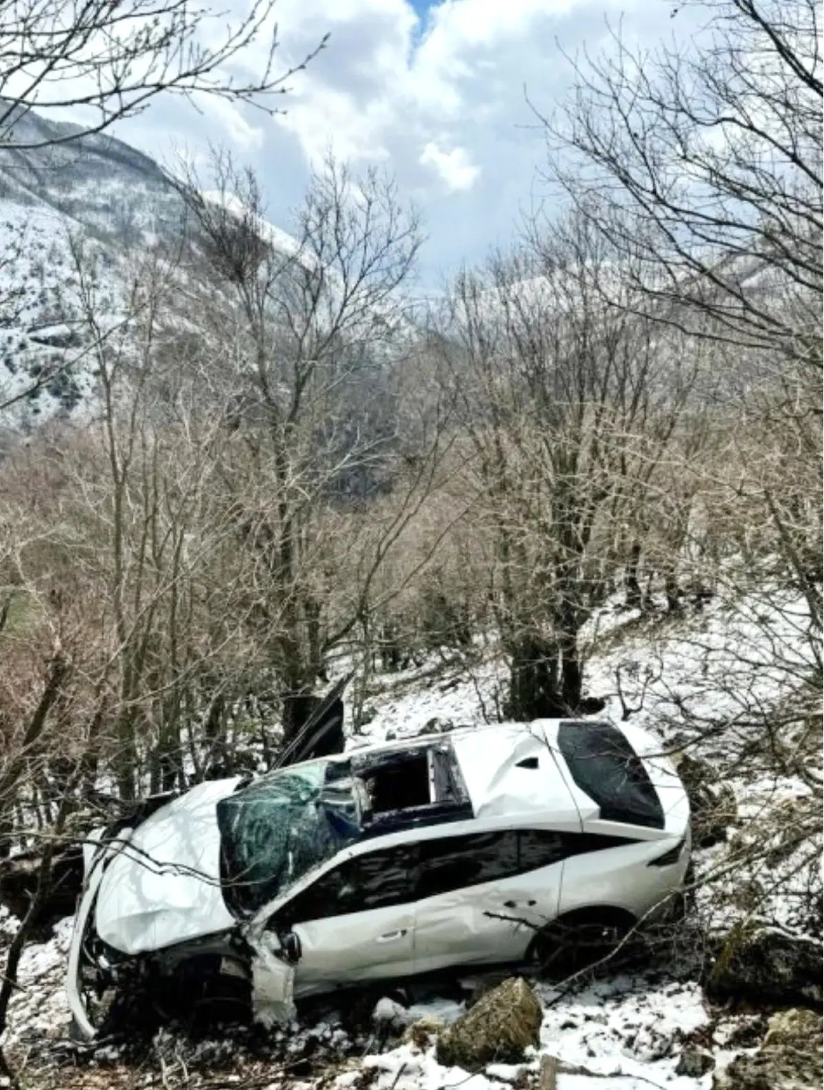 Kar Yağışı Uçuruma Yuvarlanmaya Neden Oldu
