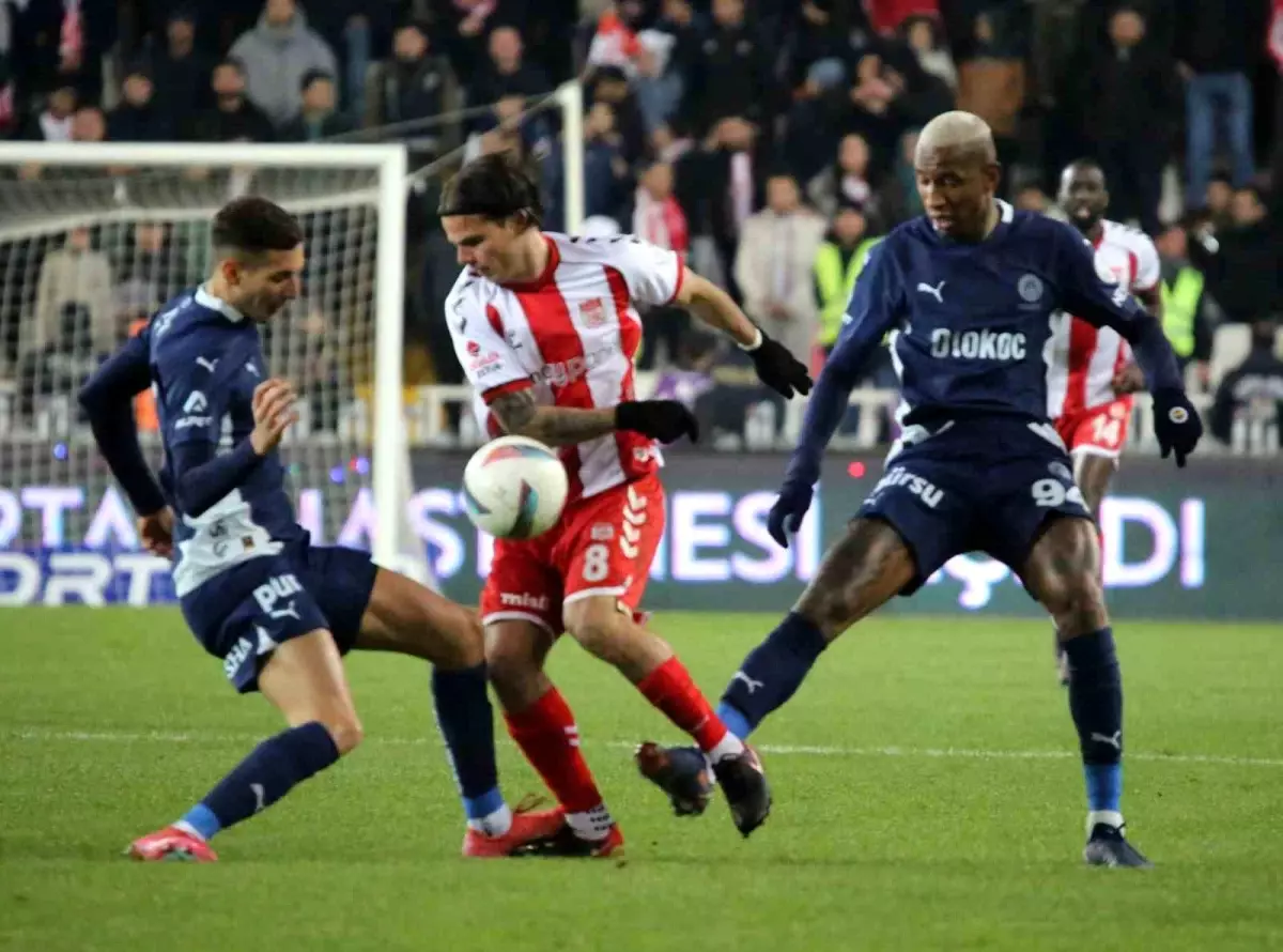 Sivasspor, Fenerbahçe\'ye 3-1 Yenildi