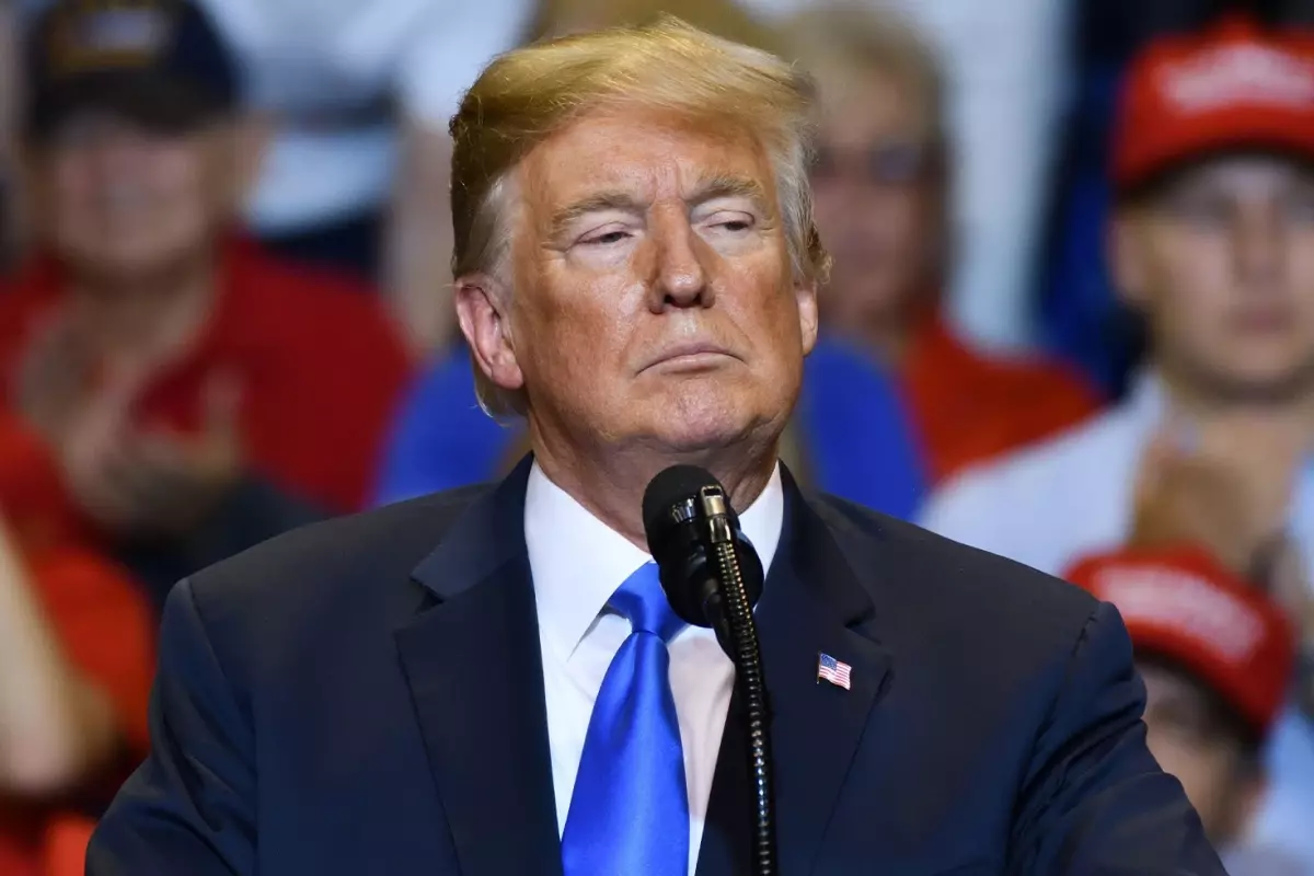 Trump\'tan geri adım! Cep telefonu ve bilgisayarlar vergiden muaf tutulacak