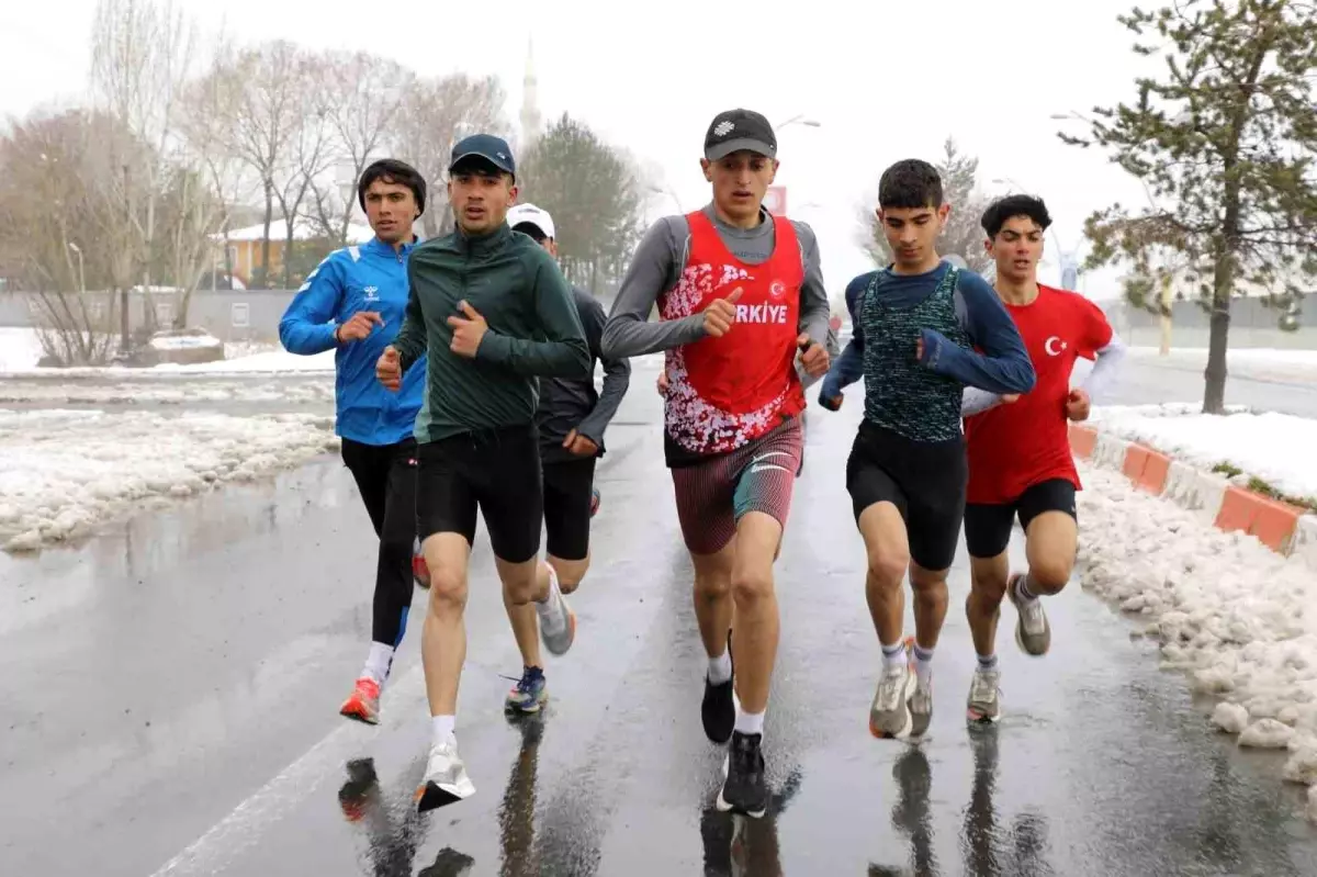 Ağrı\'da Kurtuluş Koşusu Düzenlendi