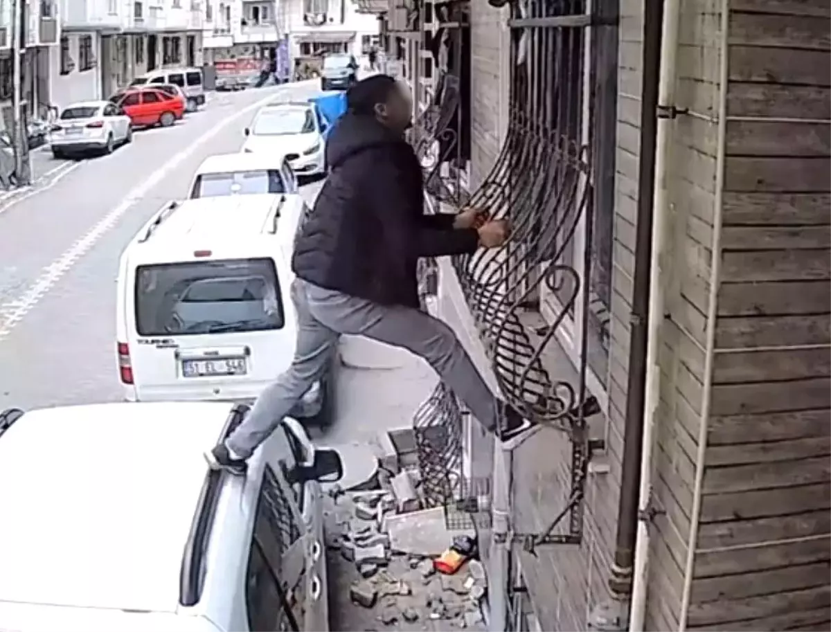 Esenyurt\'ta Hırsızlık Kamerada