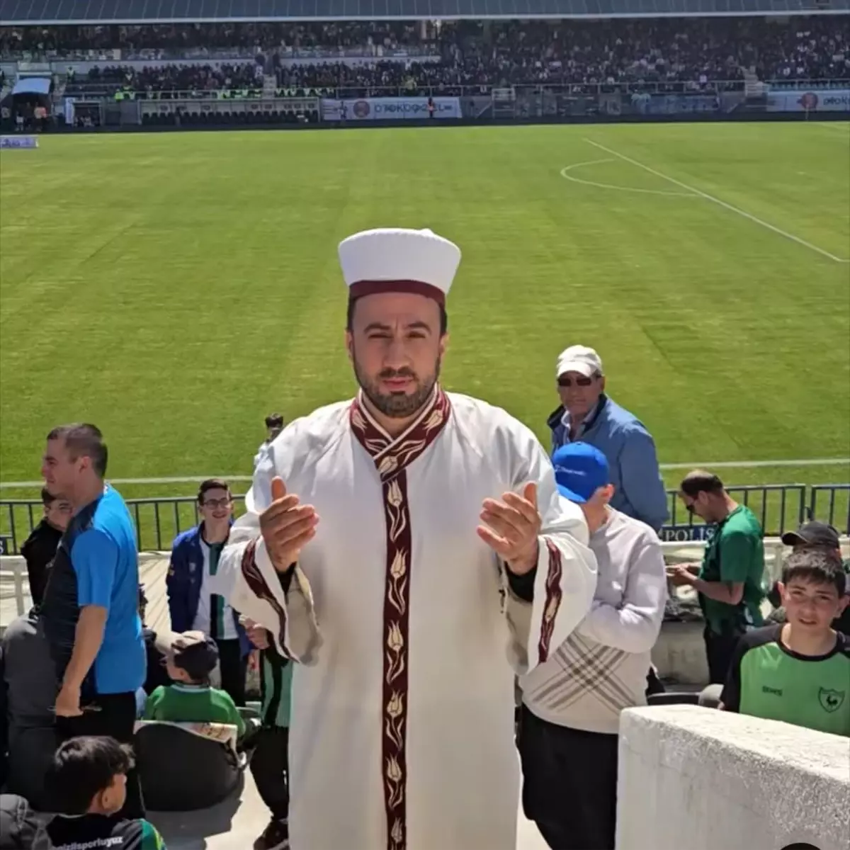 Denizlispor\'a Dua Eden Taraftar
