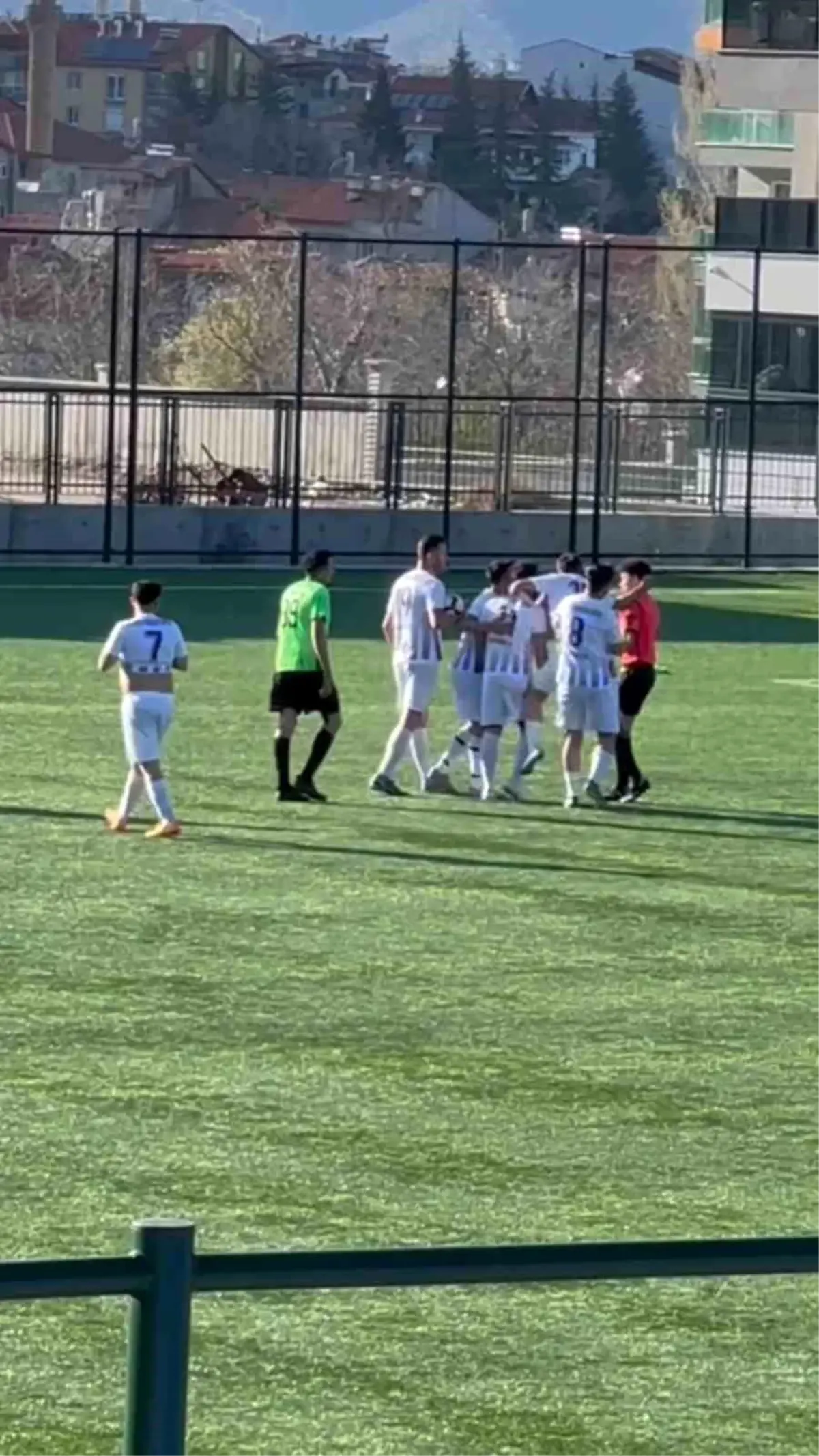 Amatör Futbolda Hakeme Saldırı