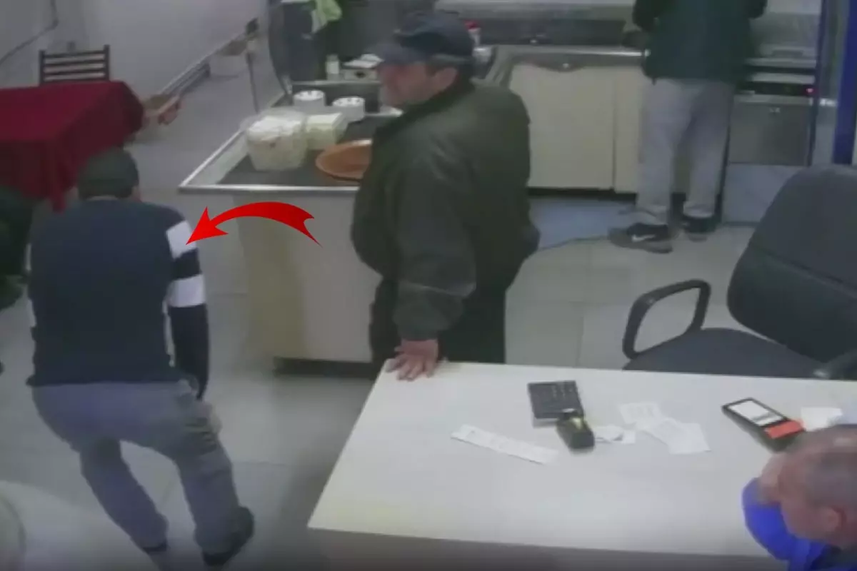 Kalp krizi geçiren vatandaş kıraathaneye sığındı ama kurtarılamadı