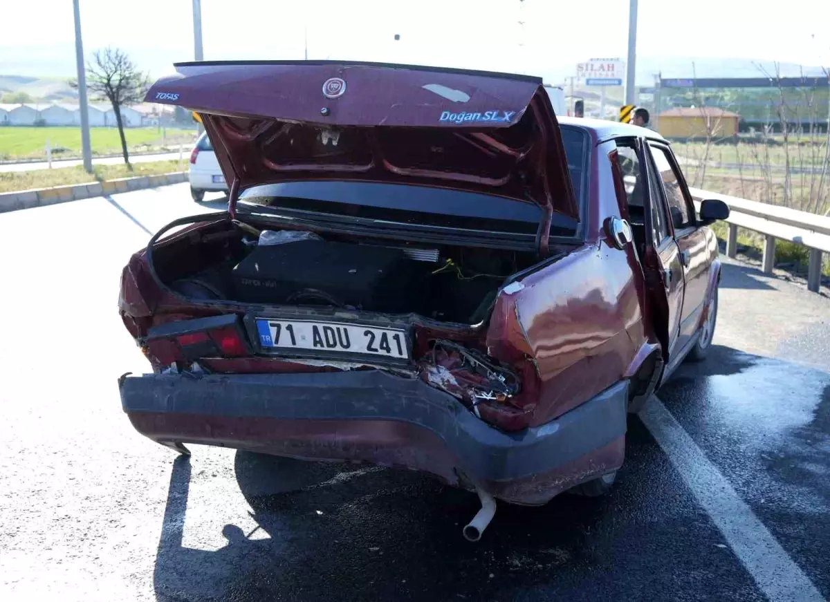 Kırıkkale\'de Zincirleme Trafik Kazası: 4 Yaralı