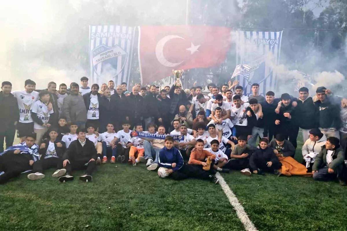 Negmar Tavşanlı Belediyespor\'dan Şampiyonluk ve Kupayı Kaldırma Töreni