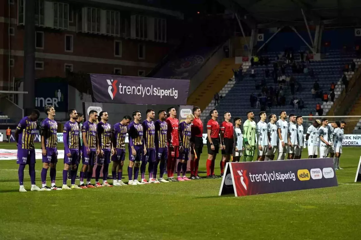 Trendyol Süper Lig: Eyüpspor: 1 Adana Demirspor: 0 (Maç devam ediyor)